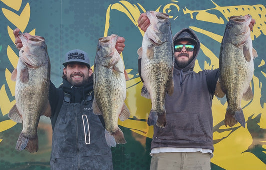 Cobey cracks the Clear Lake code for Day 1 of the WON BASS Winter Open